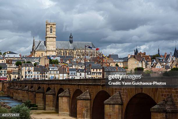 cathedral  saint cyr and sainte julitte and bridge across the river loire, nevers, nievre, france - ヌヴェール ストックフォトと画像