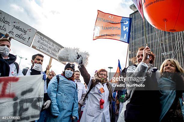 Hospital staff demonstrate against the &quot;deterioration of their working conditions&quot;, on November 8, 2016 in Paris.
