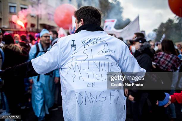 Hospital staff demonstrate against the &quot;deterioration of their working conditions&quot;, on November 8, 2016 in Paris.