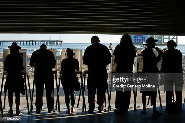 People cast their votes against a backdrop of the Venice Pier at the Los Angeles County Fire Department Lifeguard Operations in Venice on November 5,...