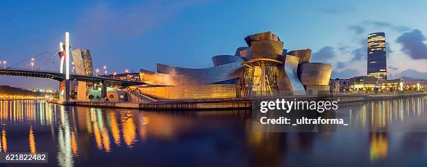 guggenheim museum bilbao and iberdrola tower at dusk - guggenheim museum bilbao stockfoto's en -beelden