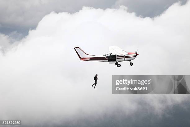 jump - skydiving stock pictures, royalty-free photos & images