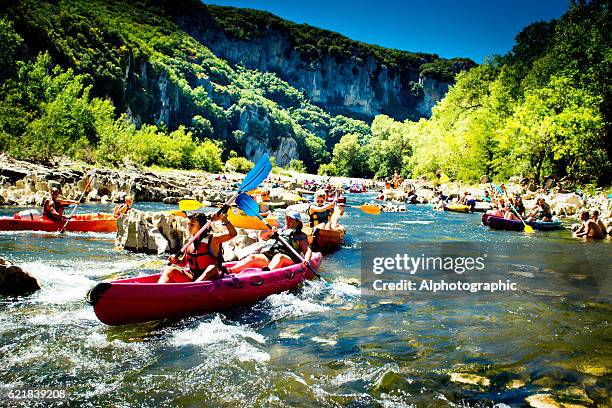 pont d'arc ardeche - canoe rapids fotografías e imágenes de stock