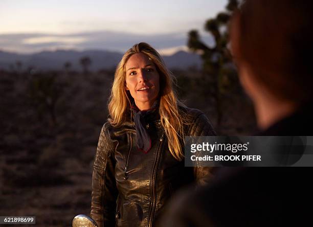 portrait of young woman in motorcycle jacket - brook steppe photos et images de collection