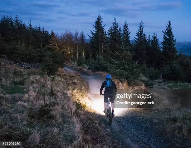 mountain biking with lights at dusk - bicycle in the night bildbanksfoton och bilder