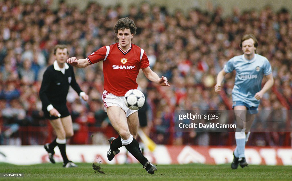 Mark Hughes Manchester United v Manchester City Division One 1986