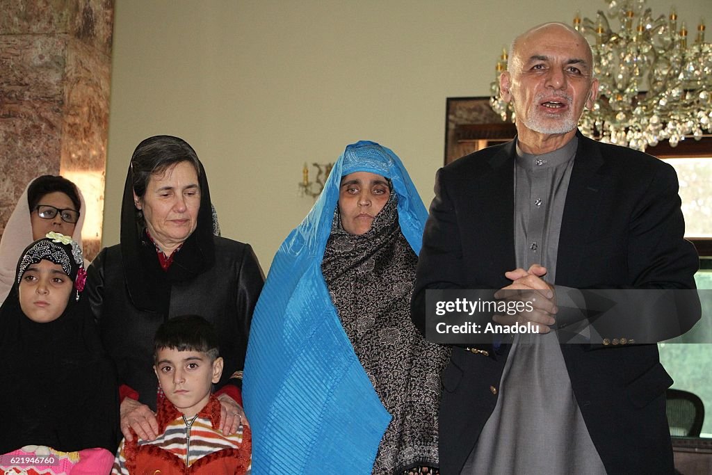 Afghan President Ashraf Ghani meets with Sharbat Gula