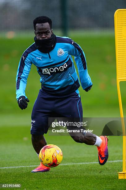 Cheick Tiote controls the ball during The Newcastle United Training Session at The Newcastle United Training Centre on November 9, 2016 in Newcastle...