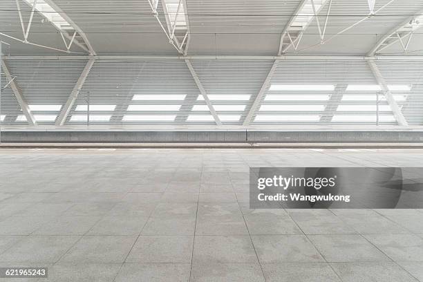 modern station, suzhou - binario di stazione ferroviaria foto e immagini stock