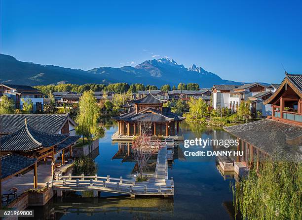 the chinese style garden in li jiang, yunnan provice - yunnan province stock pictures, royalty-free photos & images