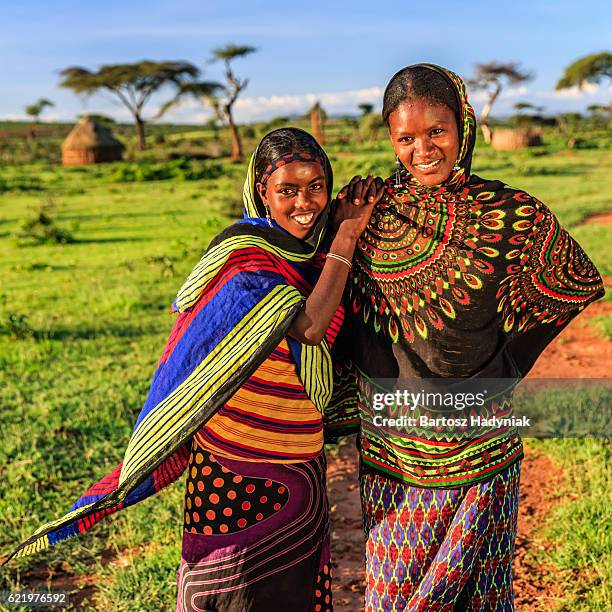 young women from borana tribe, southern ethiopia, africa - povo oroma imagens e fotografias de stock