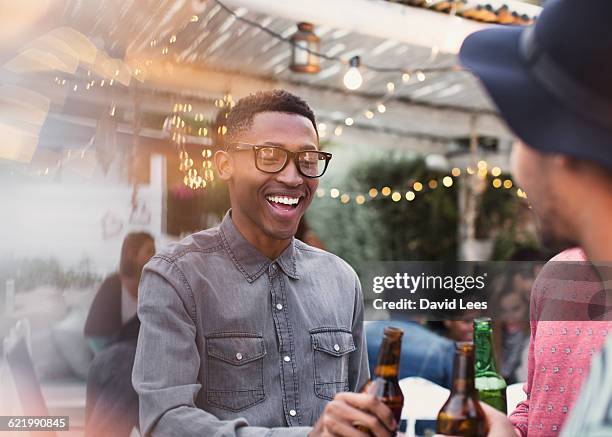 friends drinking and relaxing at poolside party - beer friends imagens e fotografias de stock