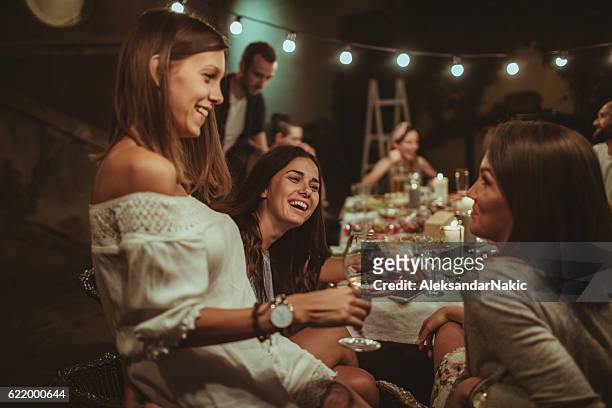 smiling friends at the dinner party - white dinner stockfoto's en -beelden