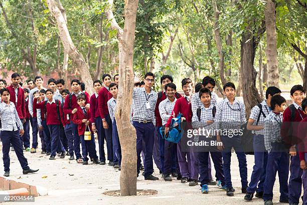 large group of students in agra, rajasthan, india - uttar pradesh 個照片及圖片檔