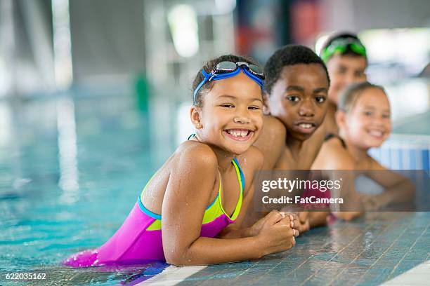 taking a swim class - swimming lessons stock pictures, royalty-free photos & images