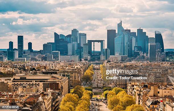 cityscape of paris - la défense stockfoto's en -beelden