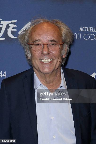 Singer Maxime Le Forestier attends "Un Ete 44" Theater Play at Le Comedia on November 9, 2016 in Paris, France.