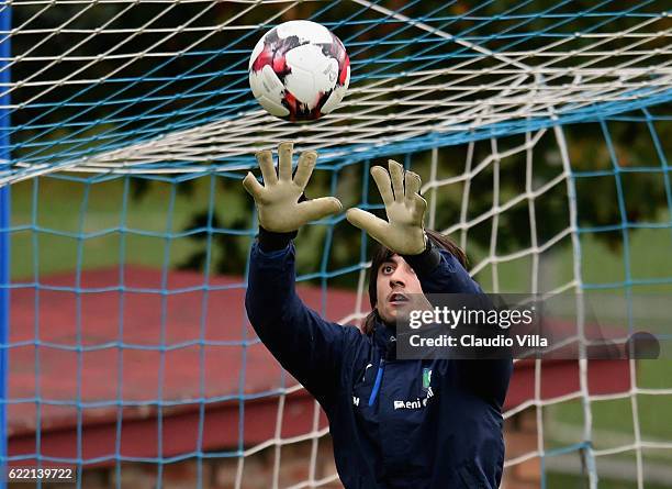 Mattia Perin in action during the training session at the club's training ground at Coverciano on November 10, 2016 in Florence, Italy.