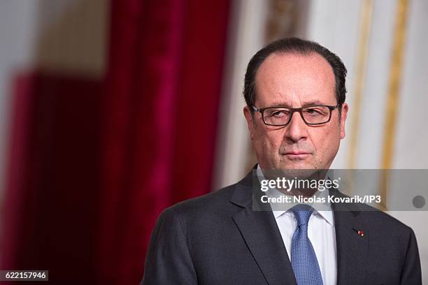 French President Francois Hollande receives Tunisian Prime Minister Youssef Chahed for a meeting at the Elysee Palace on November 10, 2016 in Paris,...