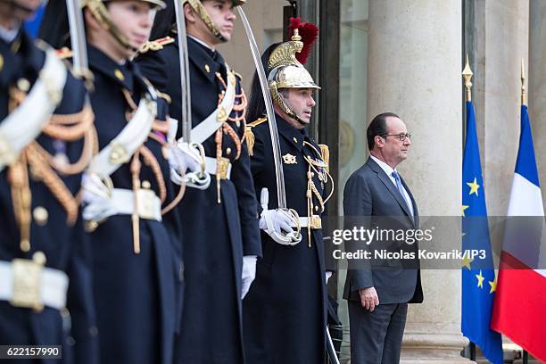 French President Francois Hollande receives Tunisian Prime Minister Youssef Chahed for a meeting at the Elysee Palace on November 10, 2016 in Paris,...