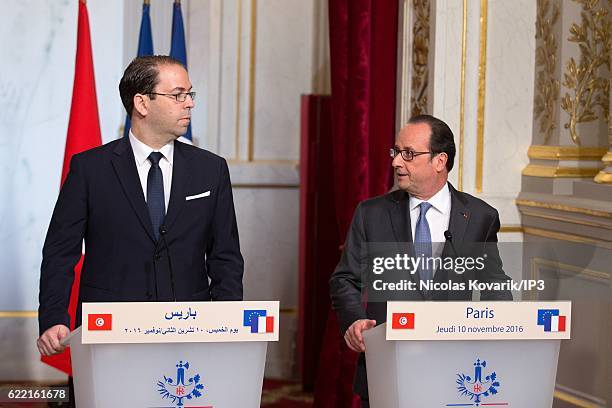 French President Francois Hollande receives Tunisian Prime Minister Youssef Chahed for a meeting at the Elysee Palace on November 10, 2016 in Paris,...
