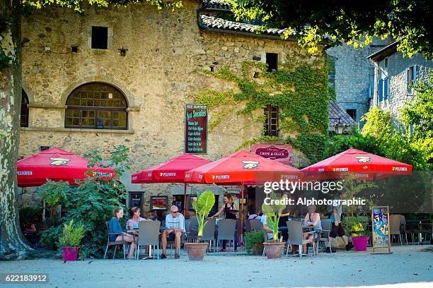 vallon pont d'arc village - ardèche stockfoto's en -beelden