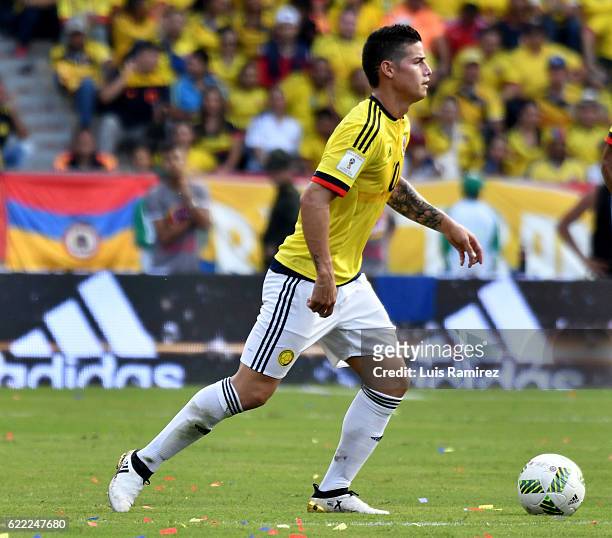 James Rodriguez of Colombia drives the ball during a match between Colombia and Chile as part of FIFA 2018 World Cup Qualifiers at Metropolitano...