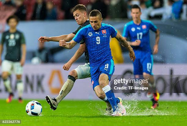 Sonntag , Laenderspiel in Augsburg, Deutschland - Slowakei, Joshua Kimmich gegen Stanislav Sestak