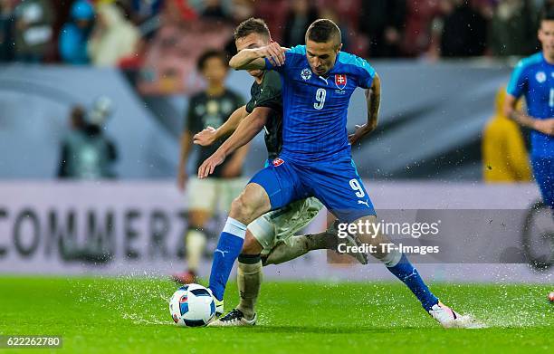 Sonntag , Laenderspiel in Augsburg, Deutschland - Slowakei, Joshua Kimmich gegen Stanislav Sestak