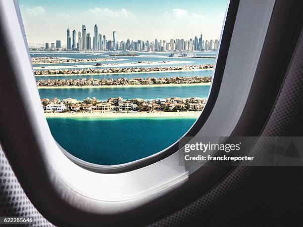 dubai skyline from the airplane - panorama dubai stockfoto's en -beelden