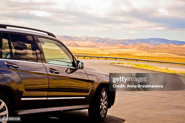 mercedes glk parked in californian desert - mercedes benz glk stock pictures, royalty-free photos & images