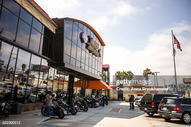 harley davidson store, marina del rey, usa - motorbike flag stock pictures, royalty-free photos & images