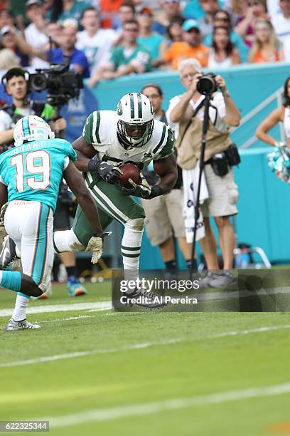 Linebacker David Harris of the New York Jets recovers a fumble against the Miami Dolphins on November 6, 2016 at Hard Rock Stadium in Miami Gardens,...