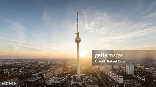 berlin - television tower berlin stockfoto's en -beelden