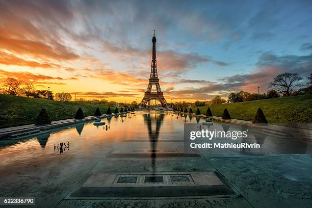 perfect mirror of the eiffel tower - intercontinental paris grand stock pictures, royalty-free photos & images