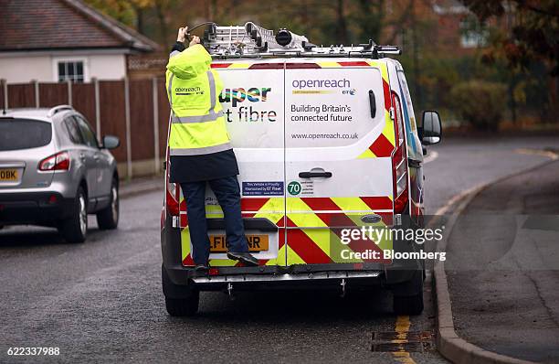 Bt Network Engineer 24 Broadband Engineer In Home Stock Photos, High-Res Pictures, and ...