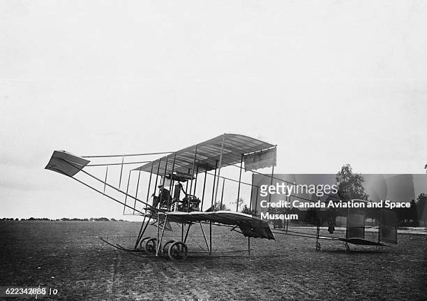 Roger Sommer pilots a biplane designed for him by Herny Farman. He used it to set three endurance records in 1909. | Location: Chelons-sur-Marne,...