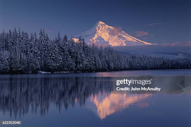 mount hood reflection on lost lake - lost lake stock pictures, royalty-free photos & images