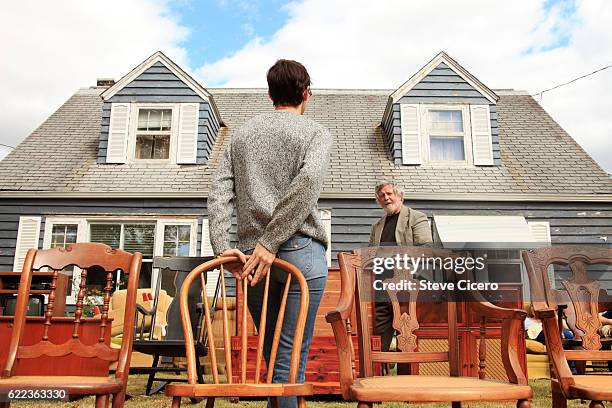 chairs at an auction - auctioneer stock-fotos und bilder