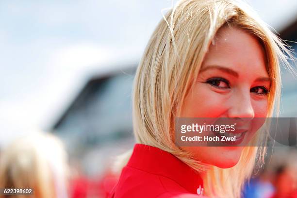 Formula One World Championship 2013, Grand Prix of Great Britain, grid girl