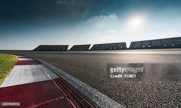 racing track - motori sport foto e immagini stock