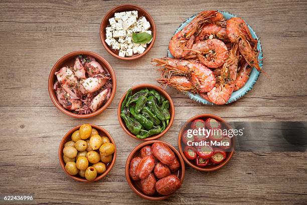 selección de sabrosas tapas españolas - spanish culture fotografías e imágenes de stock