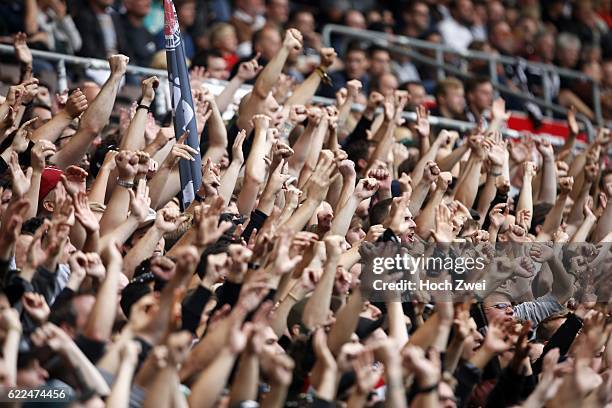 Bundesliga 2013/14, FC St. Pauli - DSC Arminia Bielefeld, Fans des FC St. Pauli // © Philipp Szyza