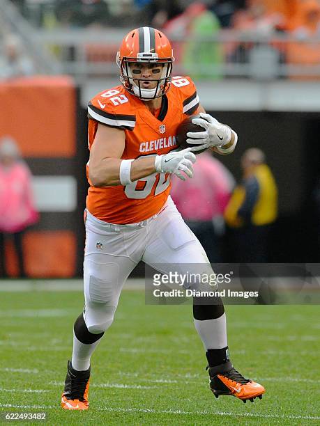 Tight end Gary Barnidge of the Cleveland Browns carries the ball downfield during a game against the New York Jets on October 30, 2016 at FirstEnergy...