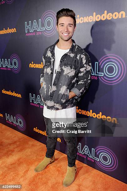 Singer Jake Miller attends the 2016 Nickelodeon HALO awards at Basketball City Pier 36 - South Street on November 11, 2016 in New York City.