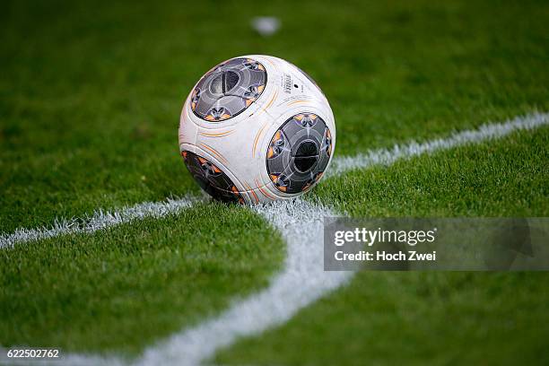 Hamburg, 21. Dezember 2013 - Fußball, 1. Bundesliga 2013/14, Hamburger SV - 1. FSV Mainz 05: Spielball liegt auf dem Eckpunkt // © xim.gs,...