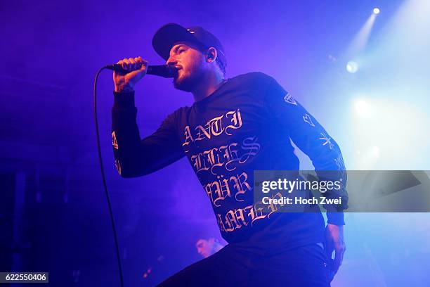 Casper performs on stage at the Gruenspan, Hamburg // © Philipp Szyza