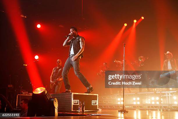 The BossHoss performs on stage at the Sporthalle, Hamburg // © Philipp Szyza