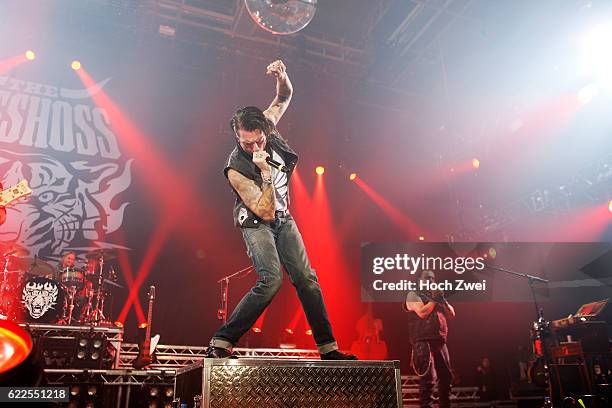 The BossHoss performs on stage at the Sporthalle, Hamburg // © Philipp Szyza