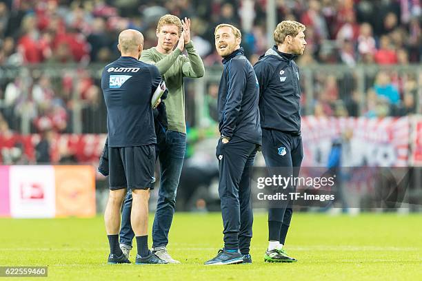 Muenchen, Deutschland, , Bundesliga 10. Spieltag, FC Bayern Muenchen - TSG 1899 Hoffenheim, Trainer Julian Nagelsmann mit Team nach dem Spiel